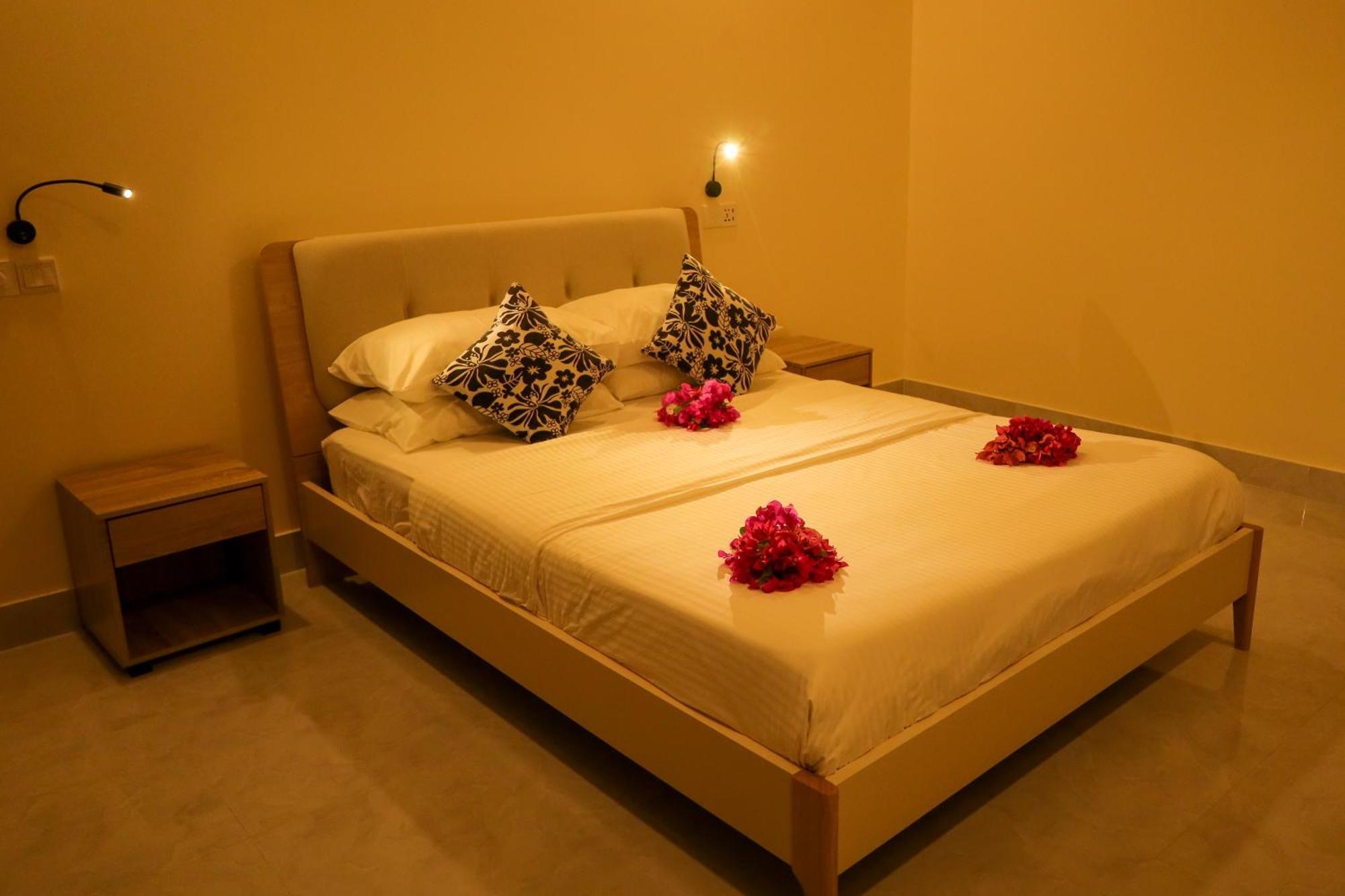 Charming Holiday Lodge- Addu Atoll Meedhoo, Maldives Bagian luar foto