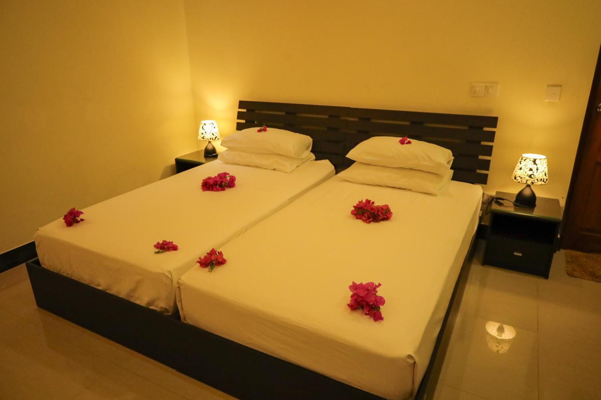 Charming Holiday Lodge- Addu Atoll Meedhoo, Maldives Bagian luar foto