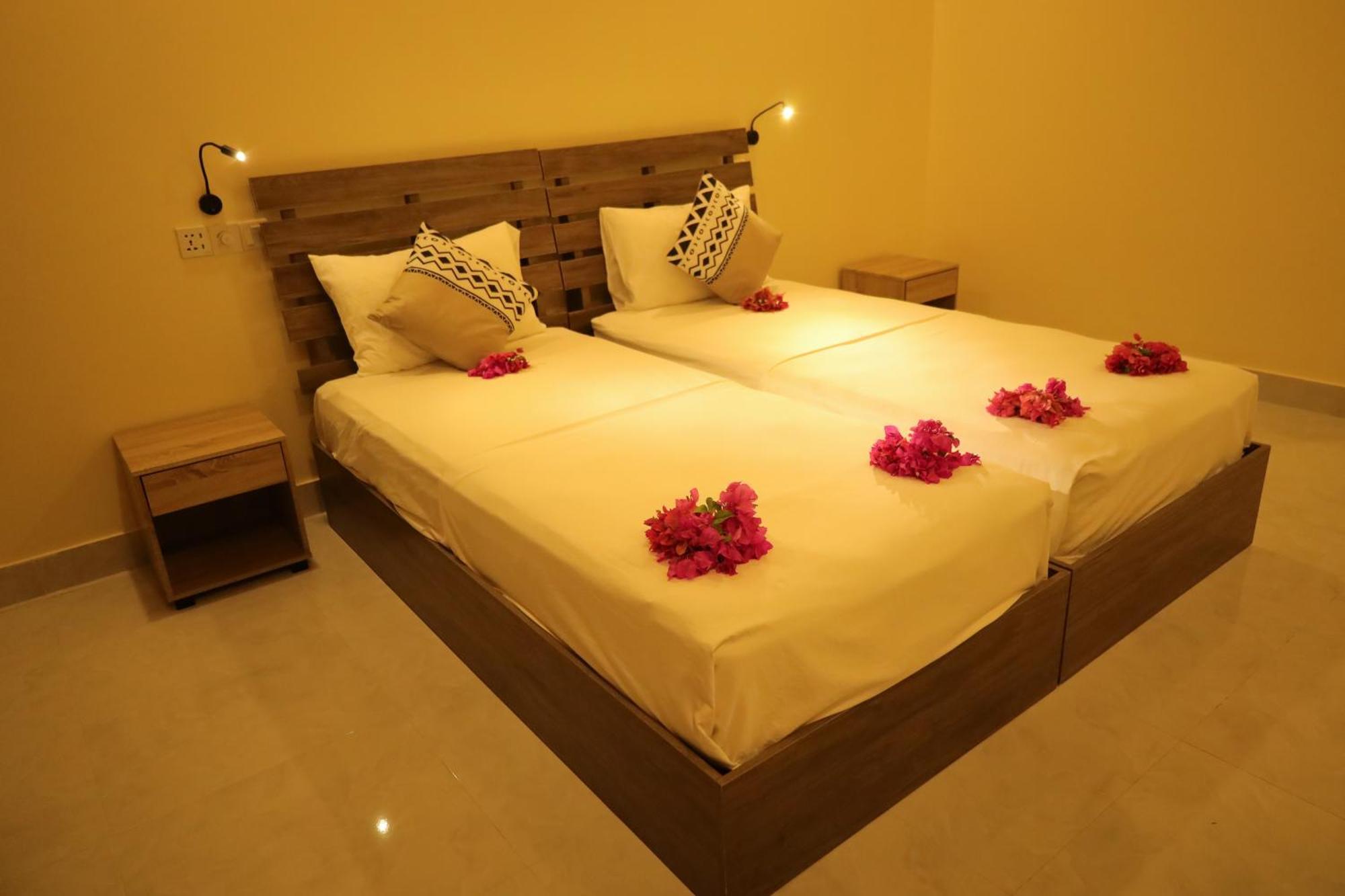 Charming Holiday Lodge- Addu Atoll Meedhoo, Maldives Bagian luar foto