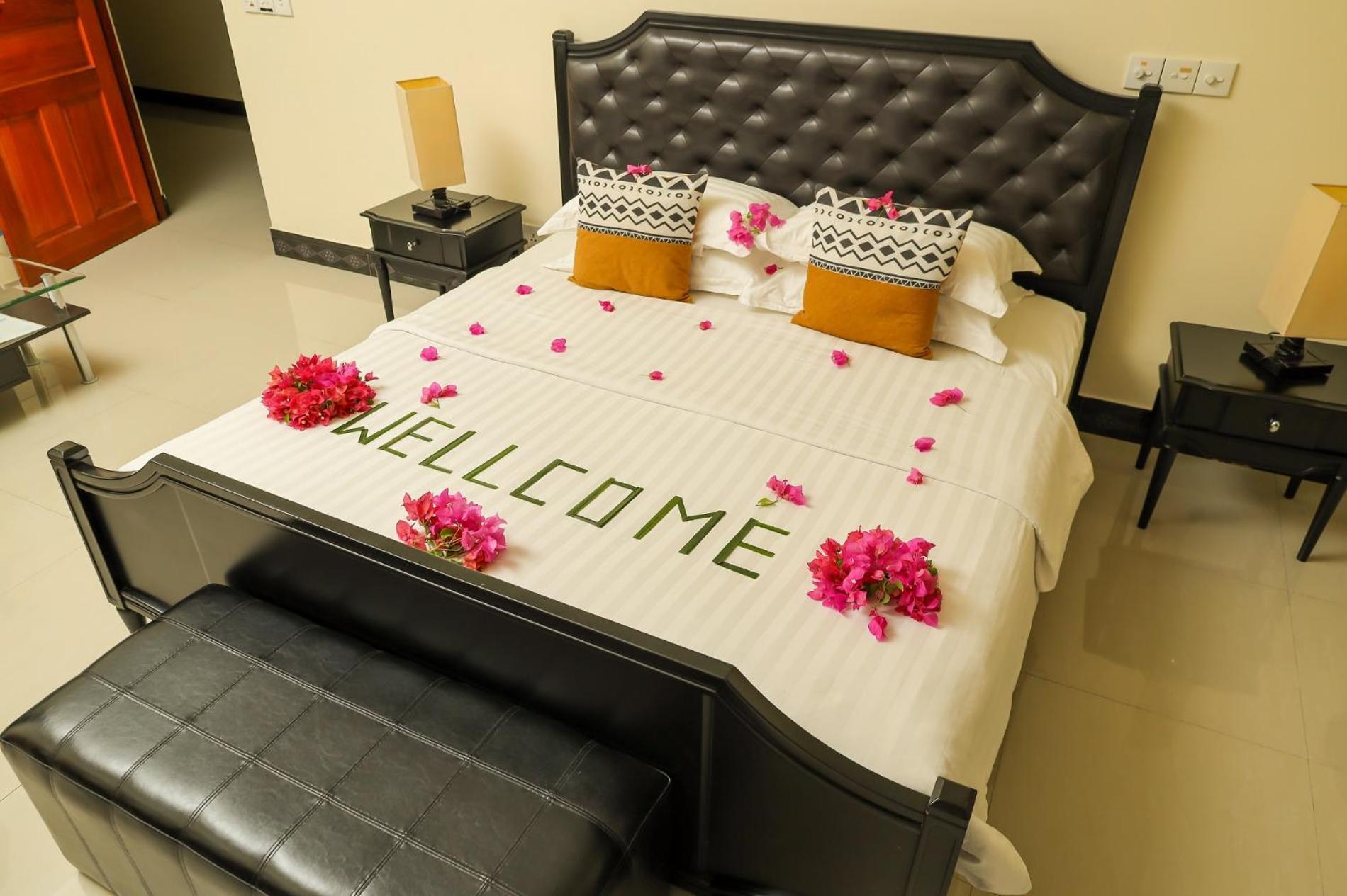 Charming Holiday Lodge- Addu Atoll Meedhoo, Maldives Bagian luar foto